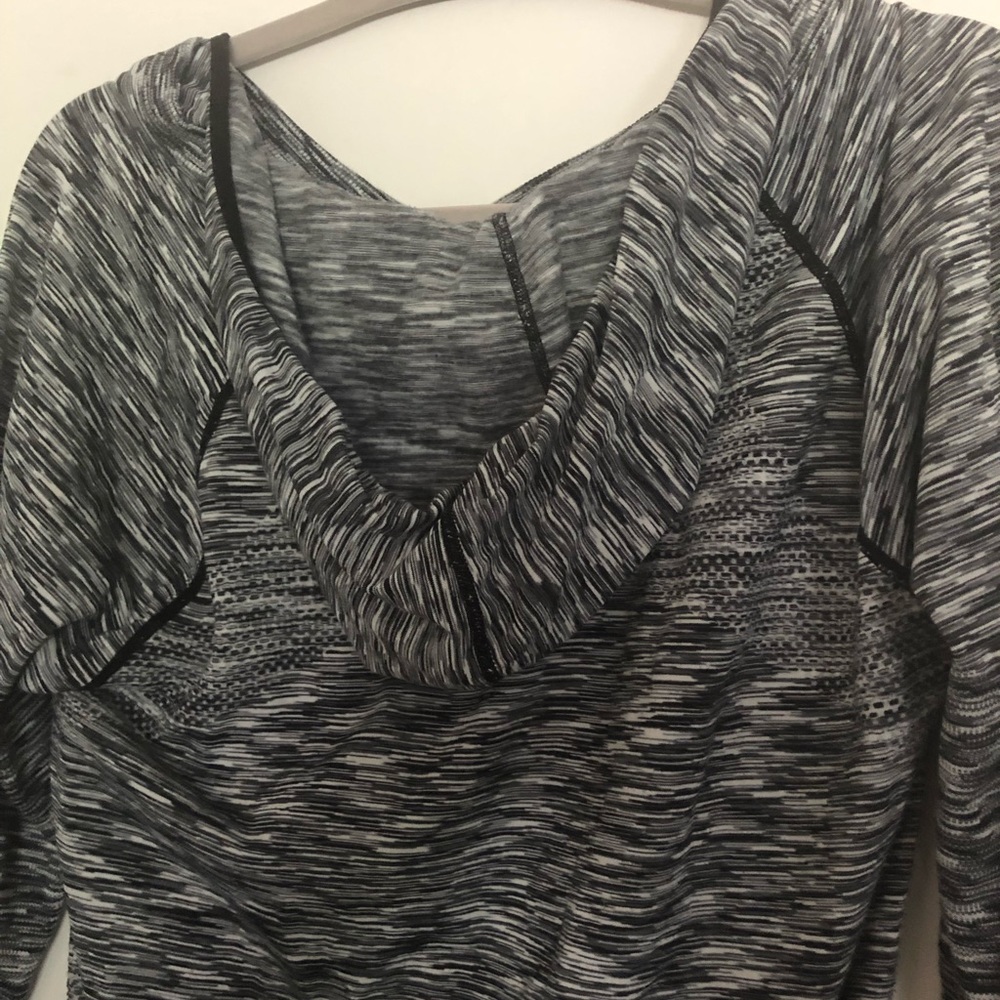 Maternity long sleeve hoodie. Pullover - Picture 4 of 5